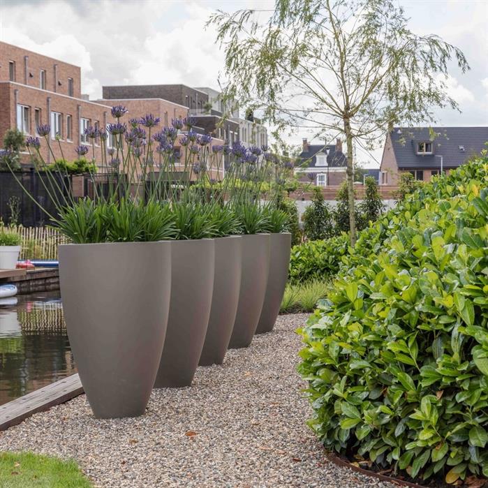 Vaasvormige bloemencontainer